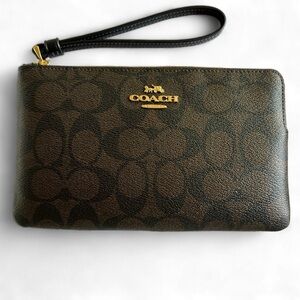 Coach LARGE Corner Zip Wristlet         In Signature Canvas Gold/Brown/Black